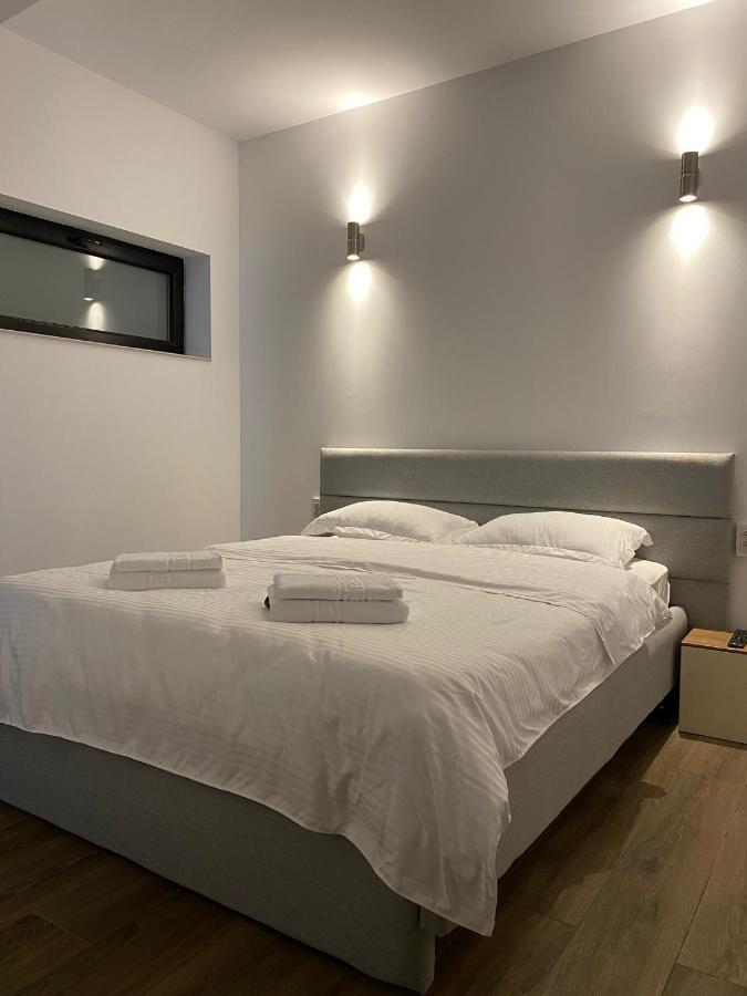 Отель Modern House Сигету-Мармацией Экстерьер фото