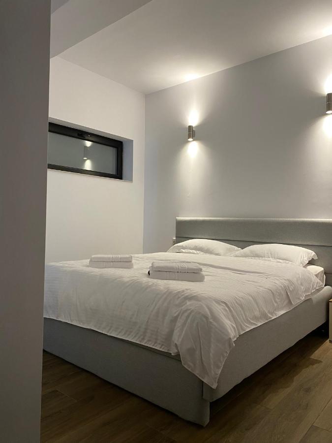 Отель Modern House Сигету-Мармацией Экстерьер фото