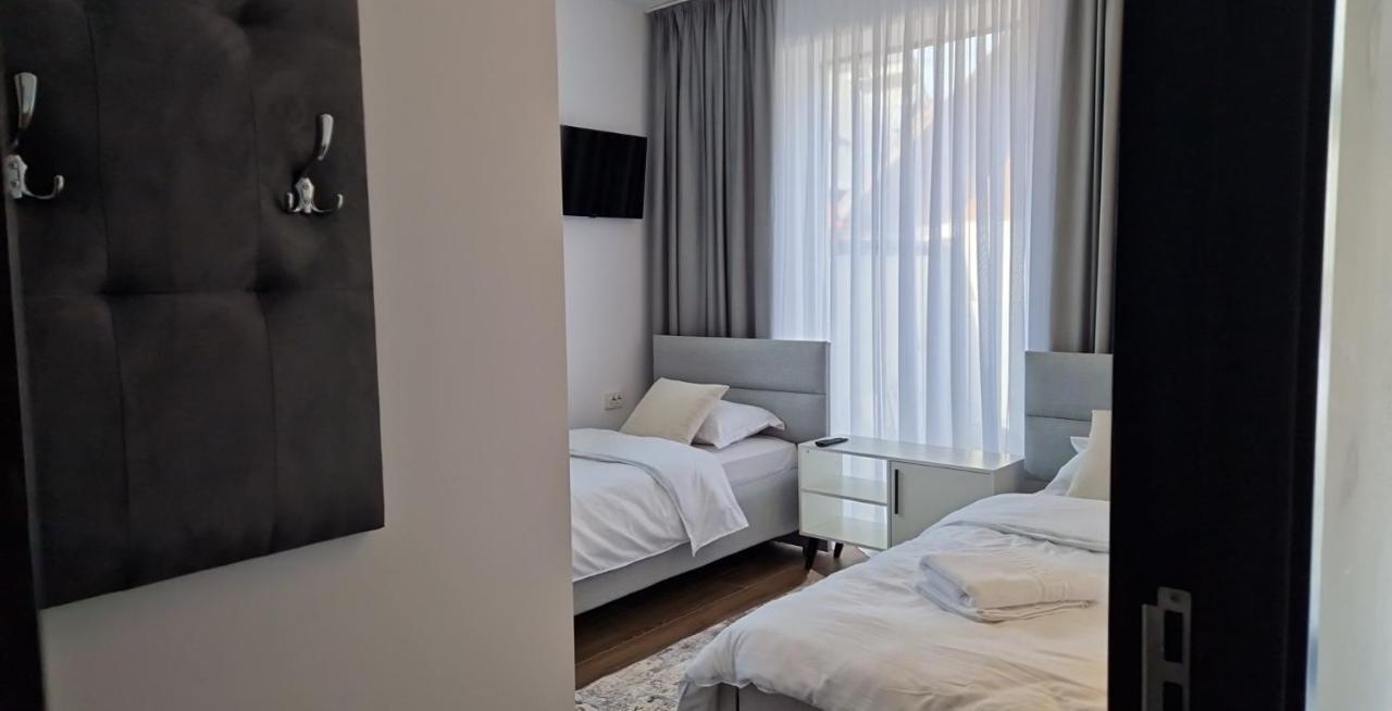 Отель Modern House Сигету-Мармацией Экстерьер фото