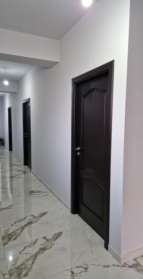 Отель Modern House Сигету-Мармацией Экстерьер фото